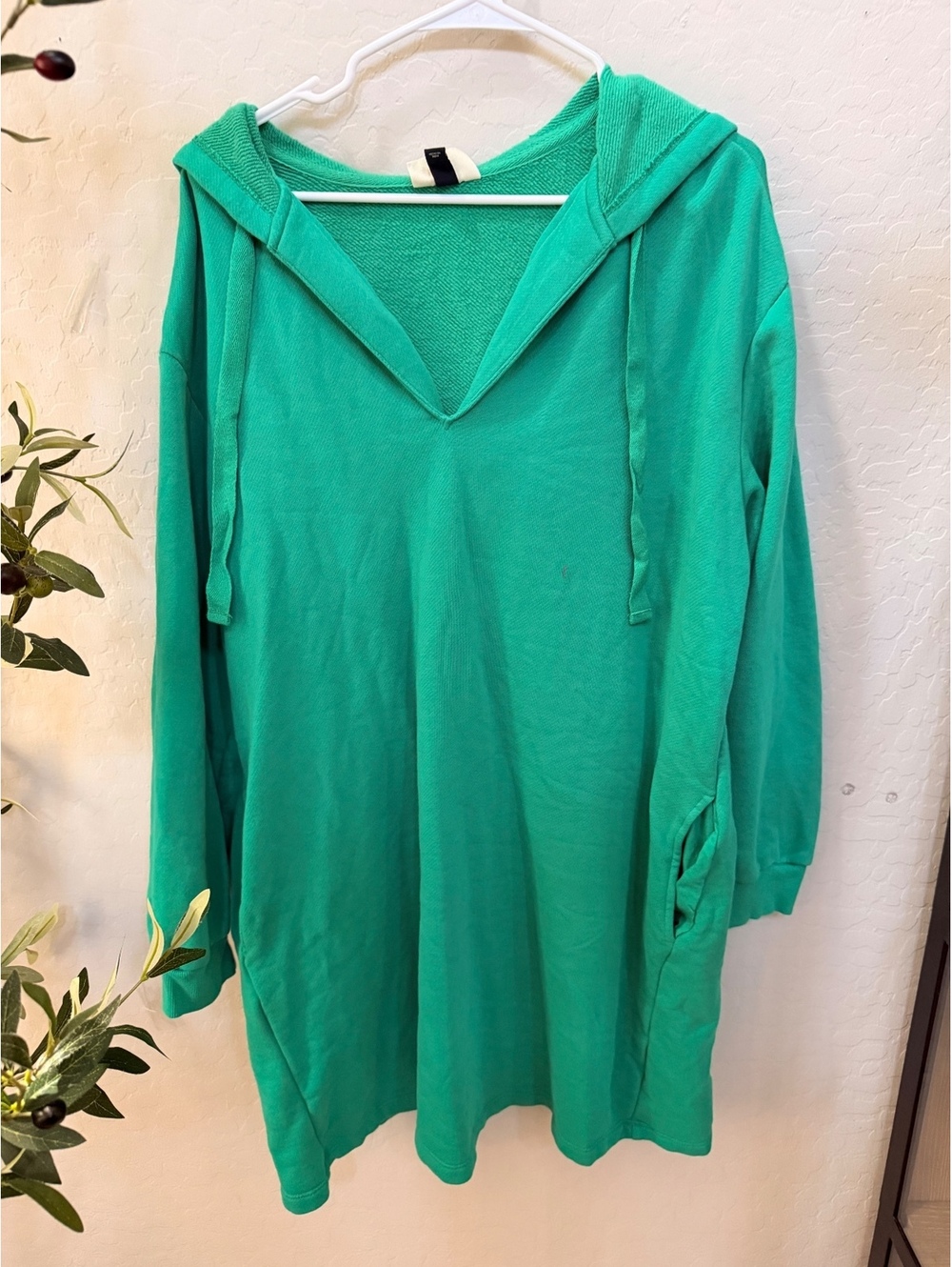 Universal threads green long sweater hoodie